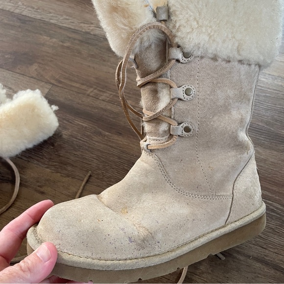 Uggs Montclair lace up boots 6 - Picture 11 of 13